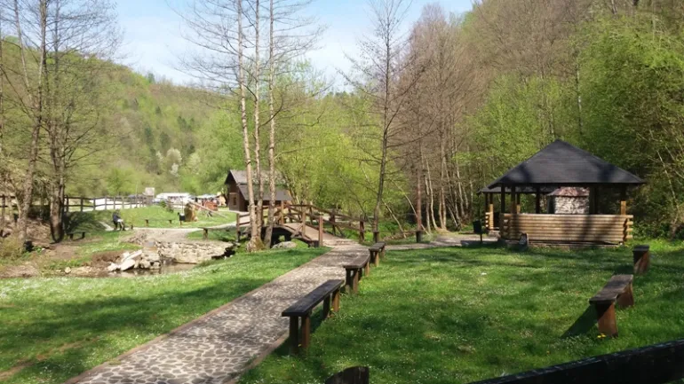 Uređeno izletište Svetinja okruženo šumom i zelenilom