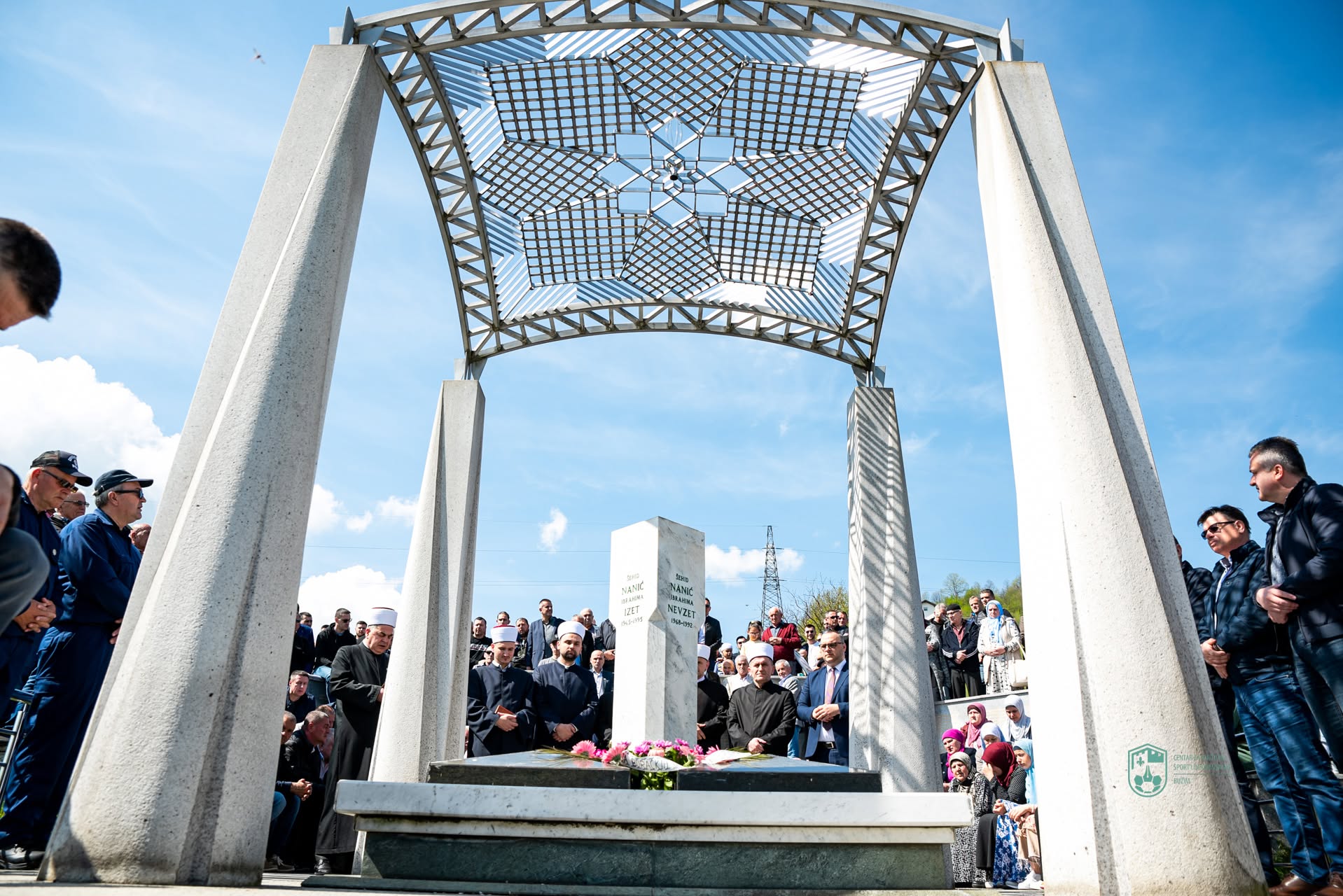 Turbe generala Izeta Nanića i šehida 505. viteške brigade