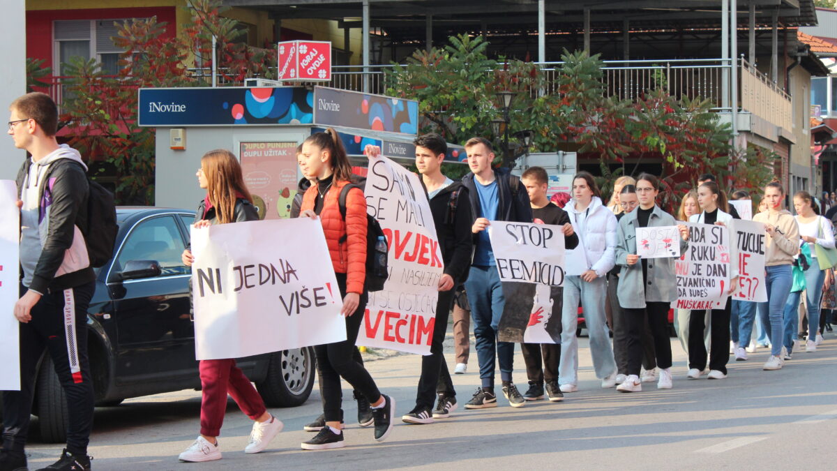 PROTESTNA ŠETNJA U BUŽIMU-STOP NASILJU NAD ŽENAMA