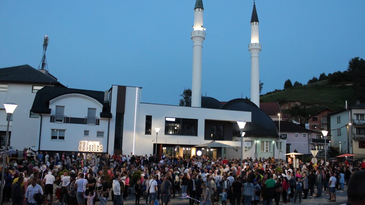 VEČER FOLKLORA I SEVDAHA PRED NEKOLIKO HILJADA GLEDALACA