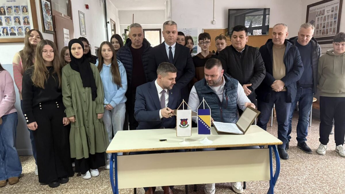 POTPISAN UGOVOR ZA DRUGU FAZU IZGRADNJE FISKULTURNE SALE U VAROŠKOJ RIJECI