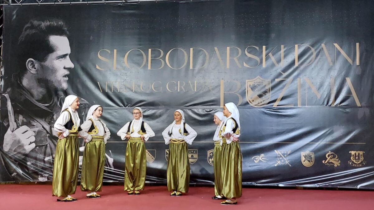 ODRŽANO VEČE SEVDAHA I FOLKLORA