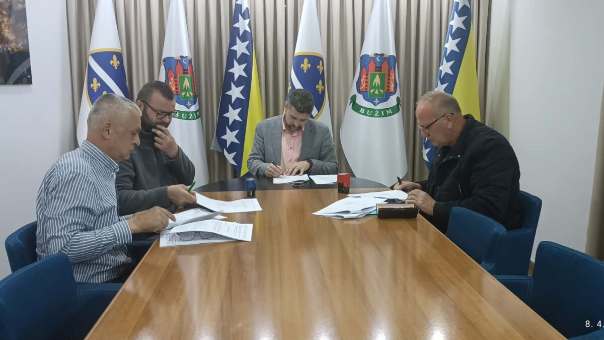 NASTAVLJA SE ČIŠĆENJE I UREĐENJE BUŽIMNICE I BAŠTRE