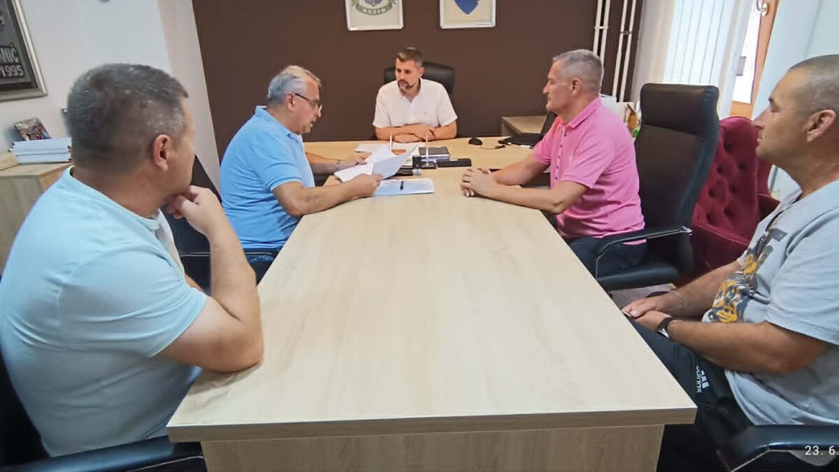 POTPISAN UGOVOR ZA IZGRADNJU ŠEHIDSKOG OBILJEŽJA NA LUBARDI