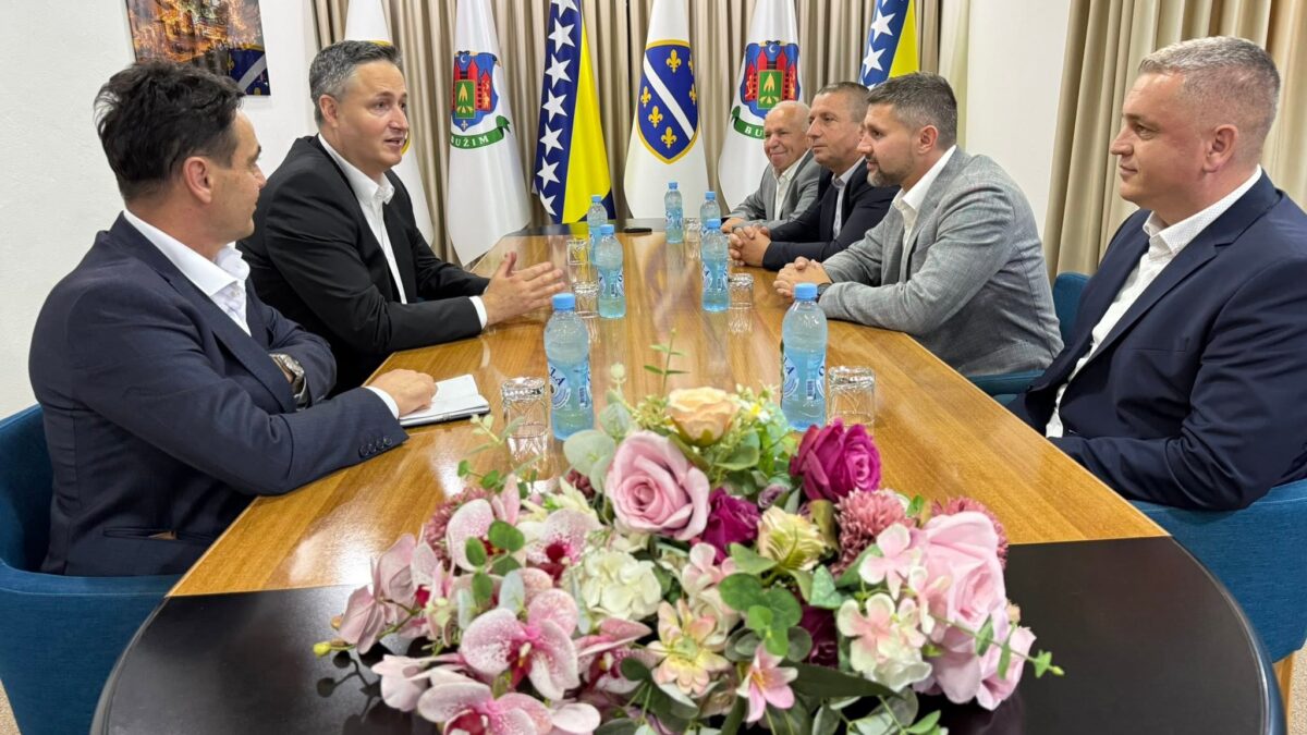 PREDSJEDAVAJUĆI PREDSJEDNIŠTVA BiH DENIS BEĆIROVIĆ U POSJETI BUŽIMU